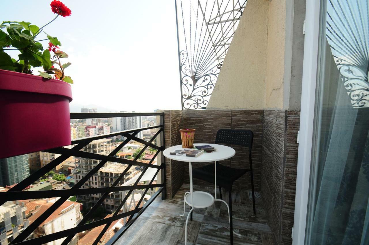 Apartments With A View Of The Trinity Holy Batumi Luaran gambar