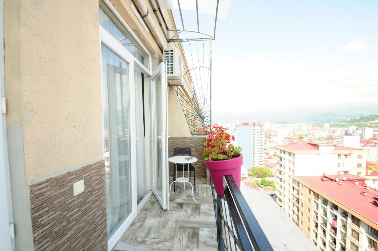 Apartments With A View Of The Trinity Holy Batumi Luaran gambar