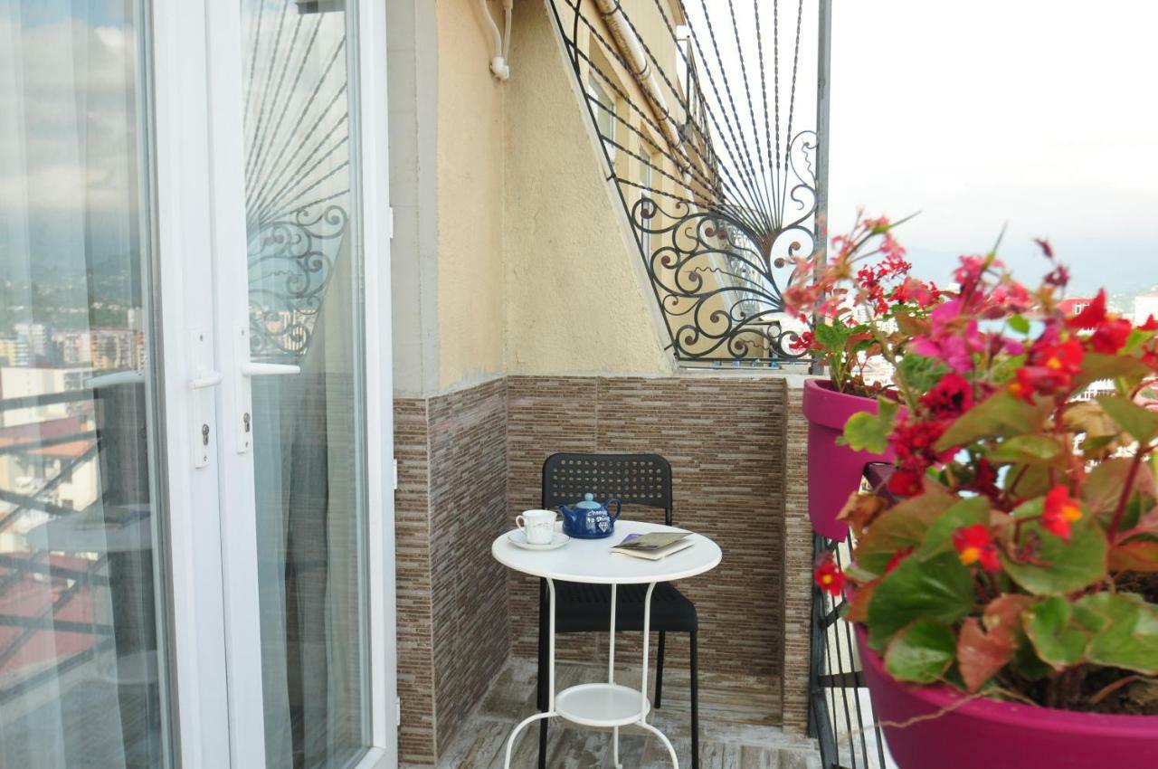 Apartments With A View Of The Trinity Holy Batumi Luaran gambar