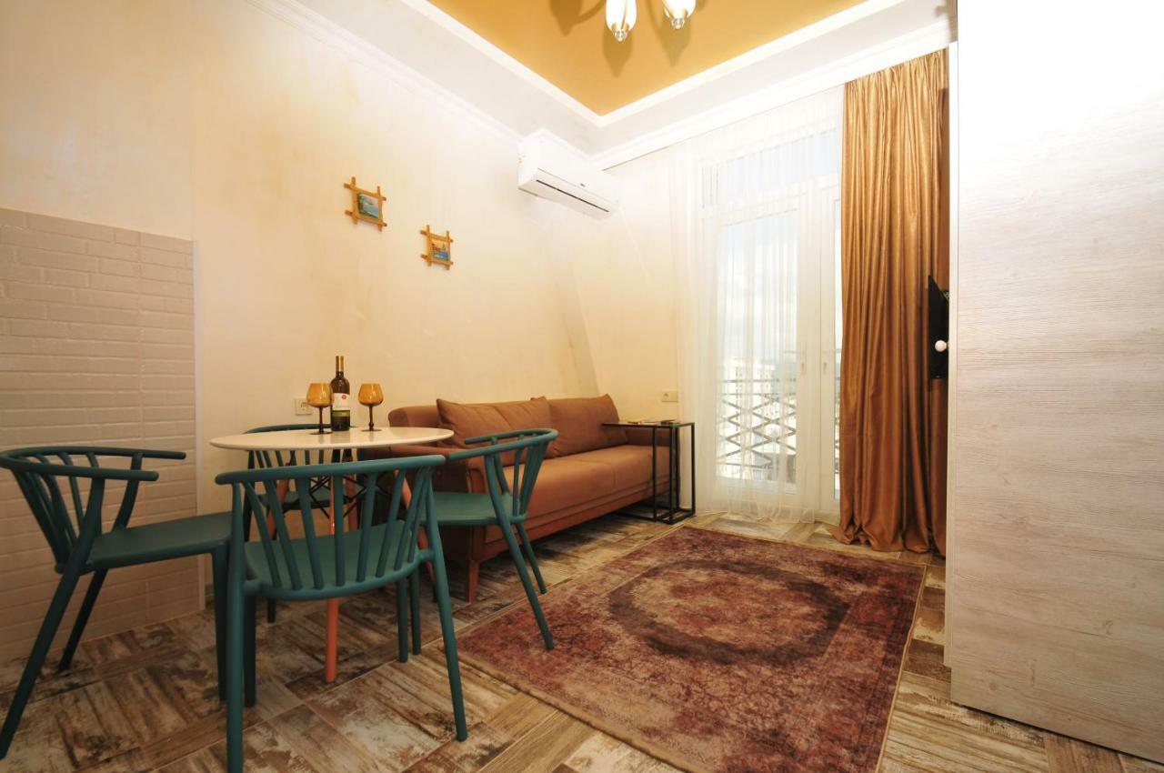 Apartments With A View Of The Trinity Holy Batumi Luaran gambar