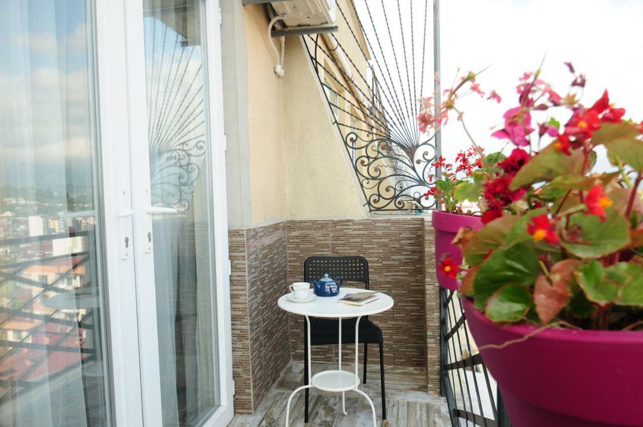 Apartments With A View Of The Trinity Holy Batumi Luaran gambar