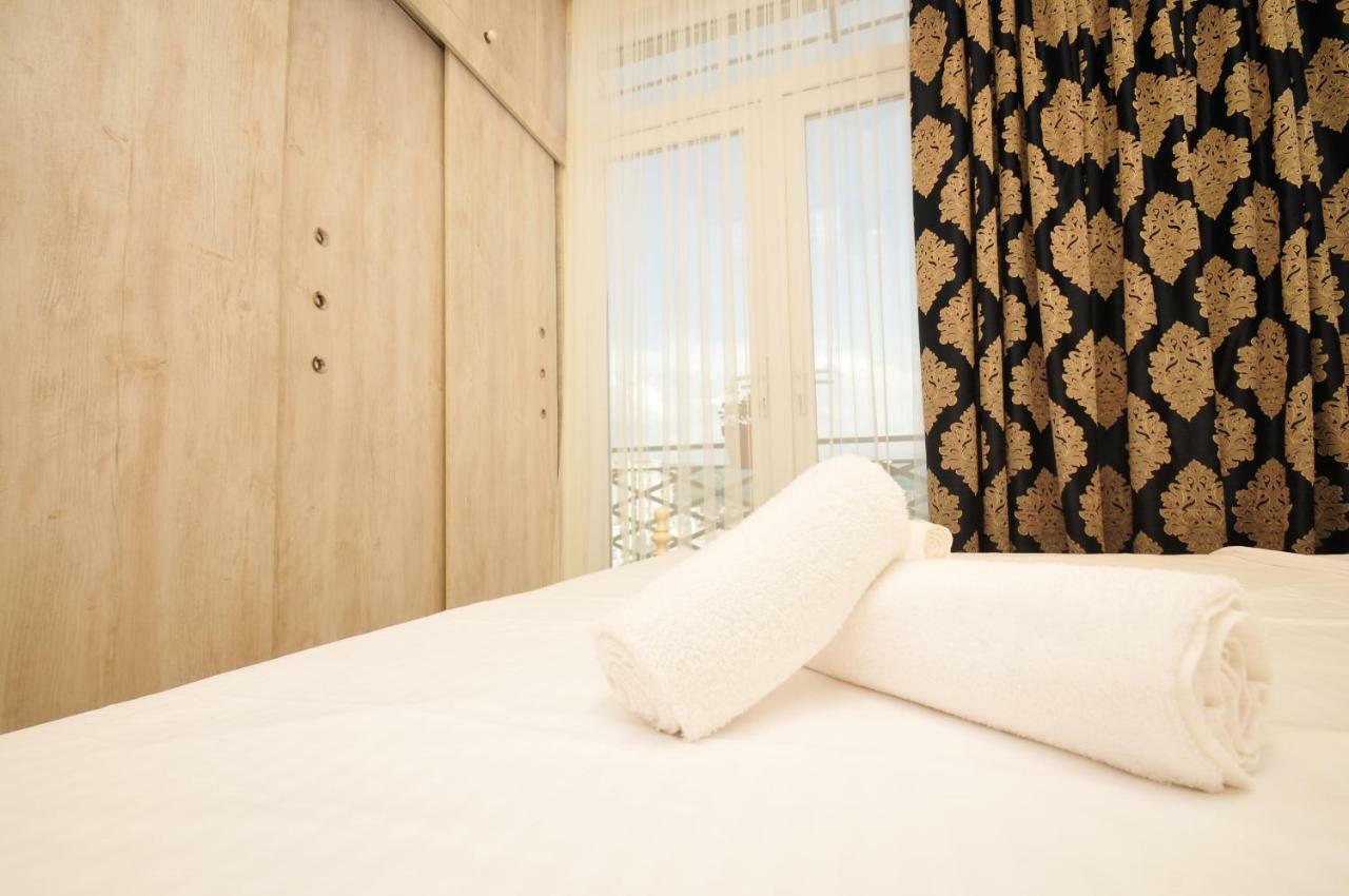 Apartments With A View Of The Trinity Holy Batumi Luaran gambar